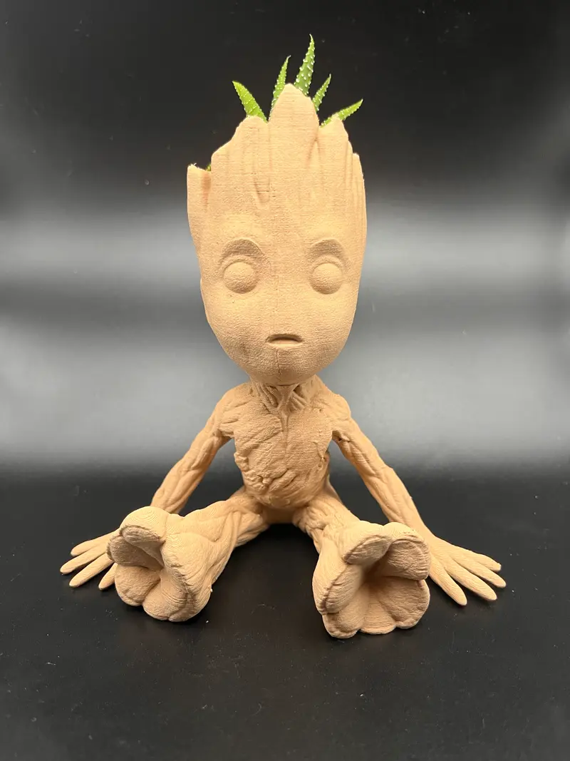 Vaso Baby Groot in legno
